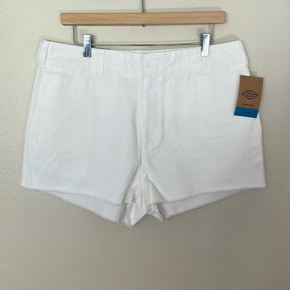 NWT Dickies White Frayed Work Short. Size 15 / 32